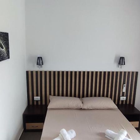 Aleks Holiday Rooms Ksamil Exteriör bild